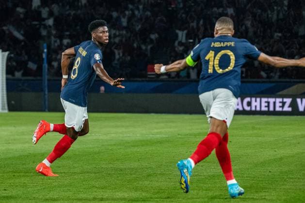 Joie des joueurs de l equipe de france aprÃ s le but de Aurelien Tchouameni (Equipe de France) FOOTBALL : France vs Irlande - Euro 2024 - Qualification - JournÃ e 5 - 07 09 2023 BaptisteAutissier Panoramic 