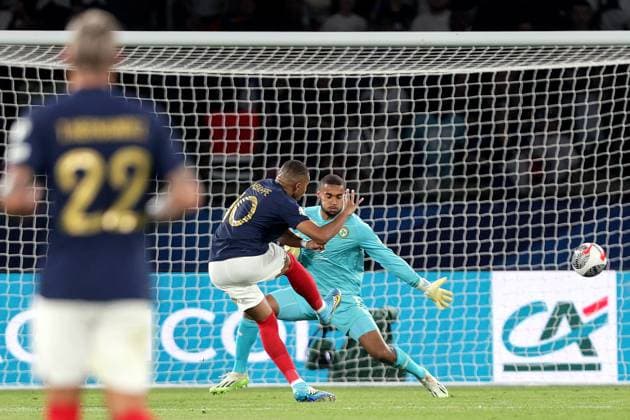 UEFA EURO, EM, Europameisterschaft,Fussball 2024 Qualifying Round Group B, Parc des Princes, Paris, France 7 9 2023 France vs Republic of Ireland France s Kylian MbappÃ Kylian MbappÃ takes a shot at goal 7 9 2023  Copyright: x INPHO LaszloxGeczox LG_04416