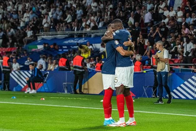 Joie des joueurs de l equipe de france aprÃ s le but de Marcus Thuram (Equipe de France) FOOTBALL : France vs Irlande - Euro 2024 - Qualification - JournÃ e 5 - 07 09 2023 BaptisteAutissier Panoramic 
