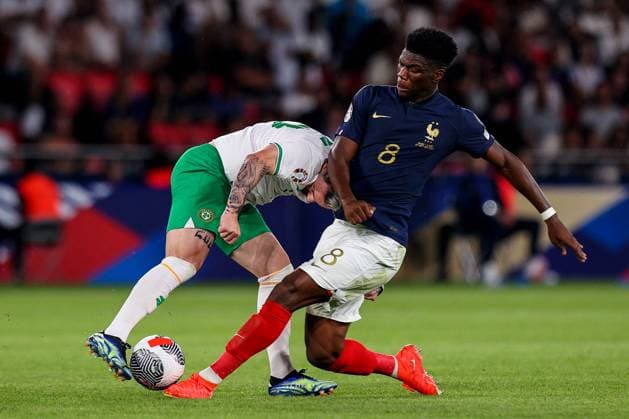 UEFA EURO, EM, Europameisterschaft,Fussball 2024 Qualifying Round Group B, Parc des Princes, Paris, France 7 9 2023 France vs Republic of Ireland Ireland s Aaron Connolly and France s Aurelien Tchouameni Aaron Connolly colides with Aurelien Tchouameni 7 9 2023  Copyright: x INPHO RyanxByrnex RB1_3167