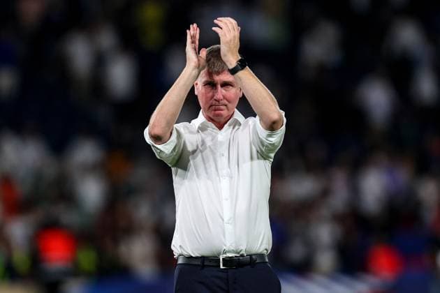 UEFA EURO, EM, Europameisterschaft,Fussball 2024 Qualifying Round Group B, Parc des Princes, Paris, France 7 9 2023 France vs Republic of Ireland Ireland s Manager Stephen Kenny Stephen Kenny applauds the fans after the game 7 9 2023  Copyright: x INPHO RyanxByrnex RB1_4389
