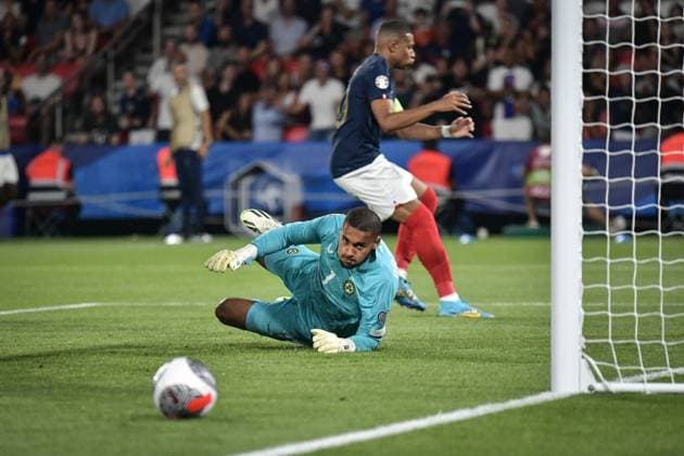 Euro Qualifiers - France v Ireland French forward Kylian Mbappe (C) tries to score a goal during the UEFA EURO, EM, Europameisterschaft,Fussball 2024 qualification football match between France and Ireland at the Parc des Princes stadium in Paris on September 7, 2023. Photo by Firas Abdullah ABACAPRESS.COM Paris Ã?le-de-France France  Copyright: xAbdullahxFiras ABACAx 866752_055 AbdullahxFiras ABACAx 866752_055