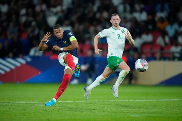 Sport Bilder des Tages FRANCE VS IRLANDE Glenn Gervot MAXPPP - Paris 07 09 2023 KYLIAN MBAPPE (10) tire au but lors du match de qualification pour L‚ÄôEuro 2024 entre la France et l‚ÄôIrlande. Paris, 07 09 2023; qualifying match for the European Cup 2024. France - Ireland Paris Parc des Princes Paris France  Copyright: xMAXPPPxGlennxGervotx GRV202309083786 GRV202309083786