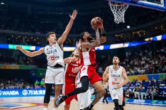 Basketball Manila Pasay 08.09.2023 FIBA Basketball World Cup 2023 Weltmeisterschaft der Männer Halbfinale Serbien (SRB) - Kanada (CAN) Nickeil Alexander-Walker (Kanada, No.01) Bogdan Bogdanovic (Serbien, No.07)