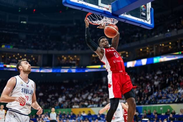 Basketball Manila Pasay 08.09.2023 FIBA Basketball World Cup 2023 Weltmeisterschaft der Männer Halbfinale Serbien (SRB) - Kanada (CAN) RJ Barrett (Kanada, No.09) Nikola Milutinov (Serbien, No.33)