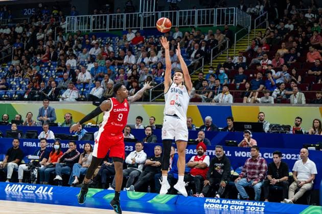 Basketball Manila Pasay 08.09.2023 FIBA Basketball World Cup 2023 Weltmeisterschaft der Männer Halbfinale Serbien (SRB) - Kanada (CAN) Bogdan Bogdanovic (Serbien, No.07) RJ Barrett (Kanada, No.09)