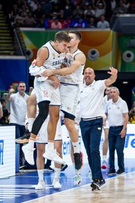 Basketball Manila Pasay 08.09.2023 FIBA Basketball World Cup 2023 Weltmeisterschaft der Männer Halbfinale Serbien (SRB) - Kanada (CAN) Jubel Serbien Bogdan Bogdanovic (Serbien, No.07) Vanja Marinkovic (Serbien, No.09)
