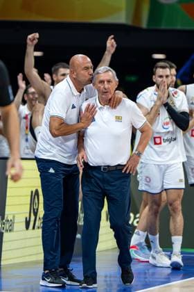 Basketball Manila Pasay 08.09.2023 FIBA Basketball World Cup 2023 Weltmeisterschaft der Männer Halbfinale Serbien (SRB) - Kanada (CAN) Serbien gewinnt und steht im Finale der WM Svetislav Pesic (Serbien, Trainer) Jubel Serbien