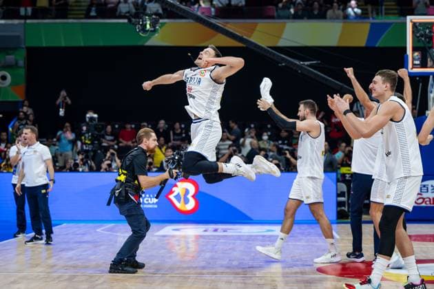 Basketball Manila Pasay 08.09.2023 FIBA Basketball World Cup 2023 Weltmeisterschaft der Männer Halbfinale Serbien (SRB) - Kanada (CAN) Serbien gewinnt und steht im Finale der WM Aleksa Avramovic (Serbien, No.30) Jubel Serbien