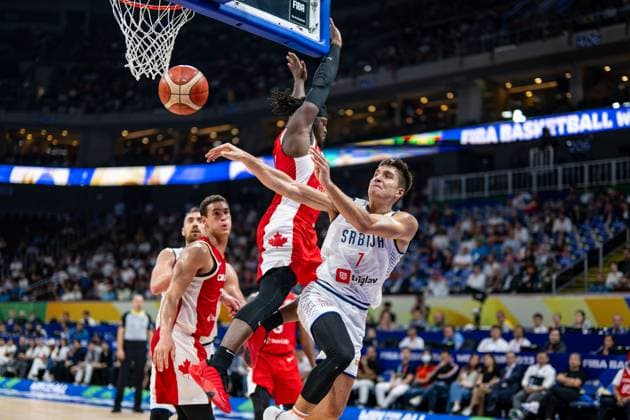 Basketball Manila Pasay 08.09.2023 FIBA Basketball World Cup 2023 Weltmeisterschaft der Männer Halbfinale Serbien (SRB) - Kanada (CAN) Bogdan Bogdanovic (Serbien, No.07) Luguentz Dort (Kanada, No.00)