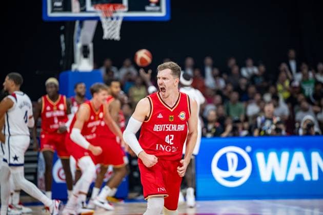 Sport Bilder des Tages Basketball Manila Pasay 08.09.2023 FIBA Basketball World Cup 2023 Weltmeisterschaft der Männer Halbfinale Vereinigte Staaten von Amerika (USA) - Deutschland (GER) Andreas Obst (Deutschland, No.42) Jubel