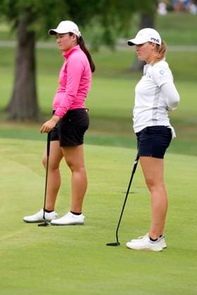 CINCINNATI, OH - SEPTEMBER 08: LPGA, Golf Damen golfer Allisen Corpuz on left and Jennifer Kupcho on the right watch on the 8th hole during the second round of the Kroger Queen City Championship at the Kenwood Country Club in Cincinnati, Ohio. (Photo by Brian Spurlock Icon Sportswire) GOLF: SEP 08 LPGA Kroger Queen City Championship EDITORIAL USE ONLY Icon230908041