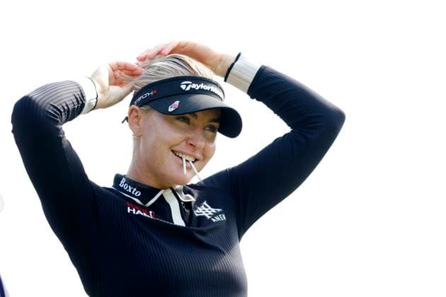 CINCINNATI, OH - SEPTEMBER 08: LPGA, Golf Damen golfer Charley Hull fixes her hair while on the 13th tee during the second round of the Kroger Queen City Championship at the Kenwood Country Club in Cincinnati, Ohio. (Photo by Brian Spurlock Icon Sportswire) GOLF: SEP 08 LPGA Kroger Queen City Championship EDITORIAL USE ONLY Icon230908053