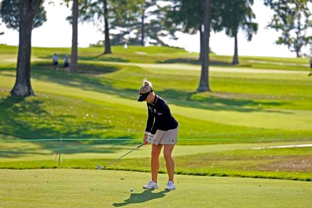 CINCINNATI, OH - SEPTEMBER 08: LPGA, Golf Damen golfer Charley Hull plays the 13th hole during the second round of the Kroger Queen City Championship on September 08, 2023, at the Kenwood Country Club in Cincinnati, Ohio. (Photo by Brian Spurlock Icon Sportswire) GOLF: SEP 08 LPGA Kroger Queen City Championship EDITORIAL USE ONLY Icon230908083
