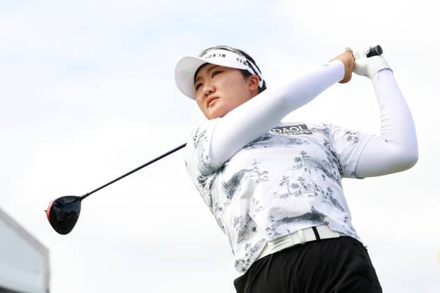 CINCINNATI, OH - SEPTEMBER 08: LPGA, Golf Damen golfer Hae Ran Ryu hits her tee shot on the 10th hole during the second round of the Kroger Queen City Championship at the Kenwood Country Club in Cincinnati, Ohio. (Photo by Brian Spurlock Icon Sportswire) GOLF: SEP 08 LPGA Kroger Queen City Championship EDITORIAL USE ONLY Icon230908085