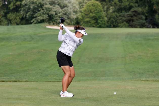 CINCINNATI, OH - SEPTEMBER 08: LPGA, Golf Damen golfer Hae Ran Ryu plays her tee shot on the 12th hole during the second round of the Kroger Queen City Championship at the Kenwood Country Club in Cincinnati, Ohio. (Photo by Brian Spurlock Icon Sportswire) GOLF: SEP 08 LPGA Kroger Queen City Championship EDITORIAL USE ONLY Icon230908088