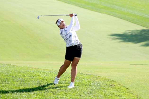 CINCINNATI, OH - SEPTEMBER 08: LPGA, Golf Damen golfer Hae Ran Ryu hits her approach shot on the 13th hole during the second round of the Kroger Queen City Championship at the Kenwood Country Club in Cincinnati, Ohio. (Photo by Brian Spurlock Icon Sportswire) GOLF: SEP 08 LPGA Kroger Queen City Championship EDITORIAL USE ONLY Icon230908089