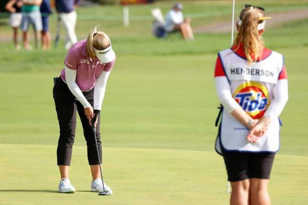 CINCINNATI, OH - SEPTEMBER 08: LPGA, Golf Damen golfer Brooke Henderson putts on the 13th hole during the second round of the Kroger Queen City Championship at the Kenwood Country Club in Cincinnati, Ohio. (Photo by Brian Spurlock Icon Sportswire) GOLF: SEP 08 LPGA Kroger Queen City Championship EDITORIAL USE ONLY Icon230908094