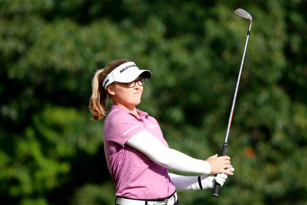 CINCINNATI, OH - SEPTEMBER 08: LPGA, Golf Damen golfer Brooke Henderson plays her tee shot on the 14th hole during the second round of the Kroger Queen City Championship at the Kenwood Country Club in Cincinnati, Ohio. (Photo by Brian Spurlock Icon Sportswire) GOLF: SEP 08 LPGA Kroger Queen City Championship EDITORIAL USE ONLY Icon230908096