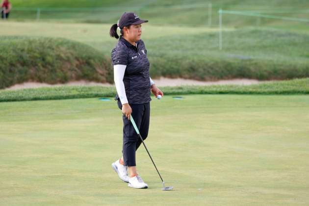 CINCINNATI, OH - SEPTEMBER 08: LPGA, Golf Damen golfer Ruixin Liu lines up her putt on the 5th hole during the second round of the Kroger Queen City Championship at the Kenwood Country Club in Cincinnati, Ohio. (Photo by Brian Spurlock Icon Sportswire) GOLF: SEP 08 LPGA Kroger Queen City Championship EDITORIAL USE ONLY Icon230908115