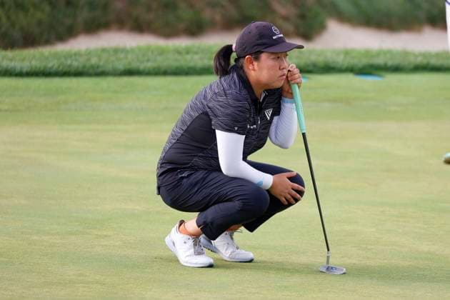 CINCINNATI, OH - SEPTEMBER 08: LPGA, Golf Damen golfer Ruixin Liu lines up her putt on the 5th hole during the second round of the Kroger Queen City Championship at the Kenwood Country Club in Cincinnati, Ohio. (Photo by Brian Spurlock Icon Sportswire) GOLF: SEP 08 LPGA Kroger Queen City Championship EDITORIAL USE ONLY Icon230908116