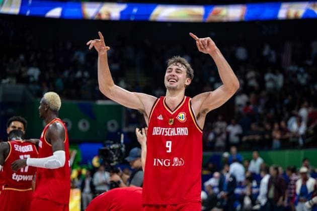 Sport Bilder des Tages Basketball Manila Pasay 08.09.2023 FIBA Basketball World Cup 2023 Weltmeisterschaft der Männer Halbfinale Vereinigte Staaten von Amerika (USA) - Deutschland (GER) Deutschland gewinnt mit 113 - 111 und zieht ins Finale der WM ein Jubel nach dem Spiel Franz Wagner (Deutschland, No.09)