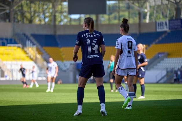 09.09.2023, GER, Frauenfußball, DFB Pokal, 2. Runde, 2023 2024, FC Carl-Zeiss Jena - FC Nürnberg Anja Heuschkel (14, FC Carl Zeiss Jena), Freisteller, Rückansicht Jena ad hoc arena, Ernst-Abbe-Sportfe Thüringen Deutschland