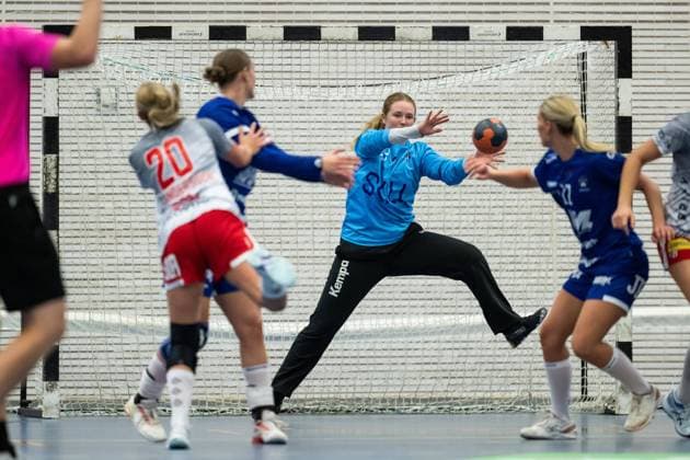 230909 Hallbys Christina Lövgren Hallberg under matchen i Handbollsligan dam mellan Hallby och Skövde den 9 september 2023 i Jönköping. Copyright: CARLxSANDIN BB230909CS050