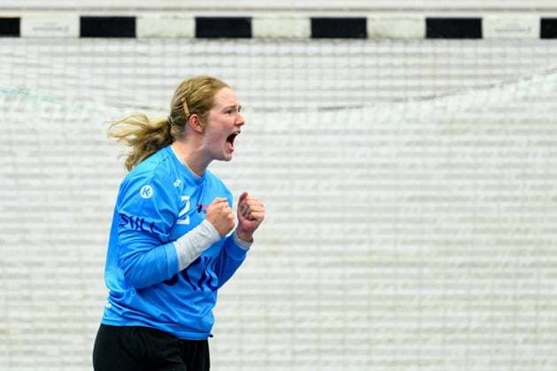 230909 Hallbys malvakt Christina Lövgren Hallberg jublar under matchen i Handbollsligan dam mellan Hallby och Skövde den 9 september 2023 i Jönköping. Copyright: CARLxSANDIN BB230909CS058