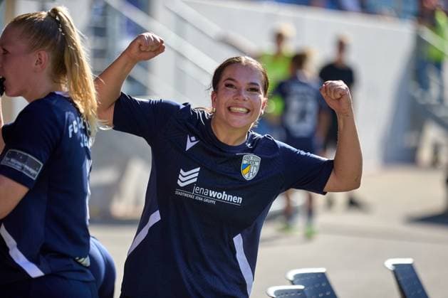 09.09.2023, GER, Frauenfußball, DFB Pokal, 2. Runde, 2023 2024, FC Carl-Zeiss Jena - FC Nürnberg Anika Metzner (21, FC Carl Zeiss Jena), Jubel nach Pokalsieg Jena ad hoc arena, Ernst-Abbe-Sportfe Thüringen Deutschland