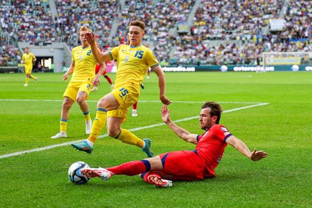 Sport Bilder des Tages Ukraine v England UEFA European 2024 Qualifier 09 09 2023. Ben Chilwell of England crosses the ball during the UEFA European 2024 Qualifier match between Ukraine and England at Wroclaw Stadium, Wroclaw, Poland on 9 September 2023. Editorial use only , Copyright: xNigelxKeenex PSI-17984-0003