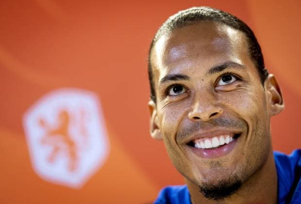 Sport Bilder des Tages DUBLIN - Virgil van Dijk during the press conference, PK, Pressekonferenz in the run-up to the Dutch team s European Championship, EM, Europameisterschaft qualifier against Ireland in Dublin. After the 3-0 win over Greece, the Dutch team is in second place in the group, Ireland is number 4. ANP KOEN VAN WEEL xVIxANPxSportx xxANPxIVx 477738151 originalFilename: 477738151.jpg
