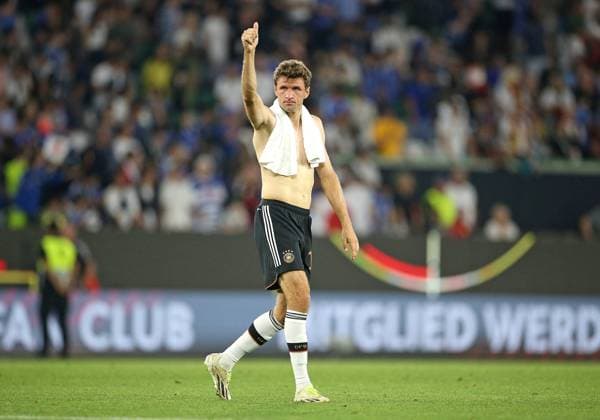 Wolfsburg, Fußball Länderspiel Deutschland vs. Japan; Thomas Müller (Deutschland) Gemäß den Vorgaben des DFB Deutscher Fußball Bund ist es untersagt, in dem Stadion und oder vom Spiel angefertigte Fotoaufnahmen in Form von Sequenzbildern und oder videoähnlichen Fotostrecken zu verwerten bzw. verwerten zu lassen.