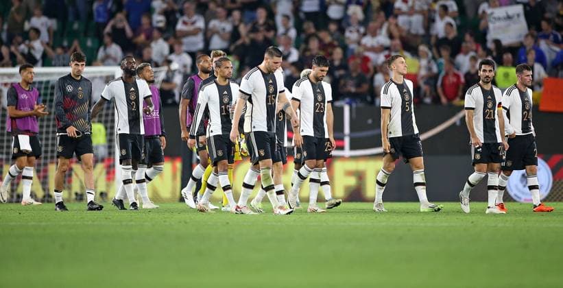 Sport Themen der Woche KW36 Wolfsburg, Fußball Länderspiel Deutschland vs. Japan; enttäuscht geht die deutsche Mannschaft vom Platz Gemäß den Vorgaben des DFB Deutscher Fußball Bund ist es untersagt, in dem Stadion und oder vom Spiel angefertigte Fotoaufnahmen in Form von Sequenzbildern und oder videoähnlichen Fotostrecken zu verwerten bzw. verwerten zu lassen. *** Wolfsburg, international soccer match Germany vs Japan disappointed the German team goes off the field According to the specifications of the DFB German Football Association is prohibited in the stadium and or from the game made photographs in the form of sequence pictures and or video-like photo series to exploit or to let exploited