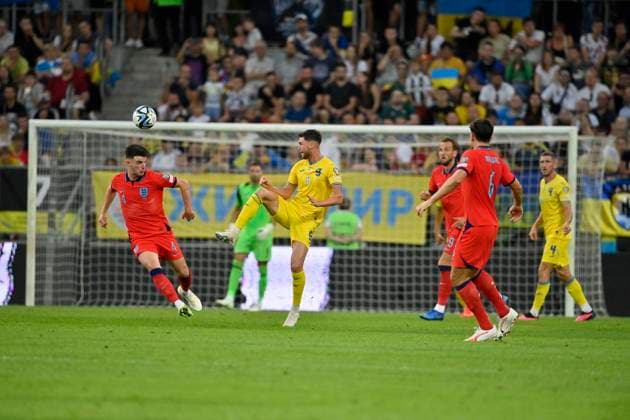 WROCLAW, POLAND - SEPTEMBER 9, 2023 - Forward Roman Yaremchuk (2nd L) of Ukraine is seen in action with midfielder Declan Rice (L) of England during the UEFA EURO, EM, Europameisterschaft,Fussball 2024 Qualifying Round Matchday 5 Group C game at the Tarczynski Arena, Wroclaw, Poland. Ukraine 1-1 England in EURO 2024 qualifier in Wroclaw  Copyright: xPavloxKubanovx