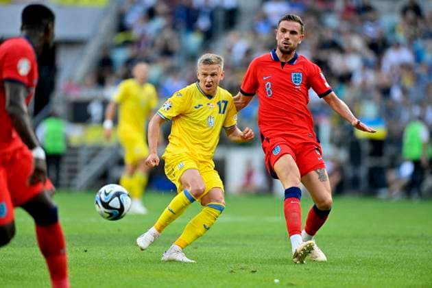 WROCLAW, POLAND - SEPTEMBER 9, 2023 - Defender Oleksandr Zinchenko (L) of Ukraine is seen in action with midfielder Jordan Henderson of England during the UEFA EURO, EM, Europameisterschaft,Fussball 2024 Qualifying Round Matchday 5 Group C game at the Tarczynski Arena, Wroclaw, Poland. Ukraine 1-1 England in EURO 2024 qualifier in Wroclaw  Copyright: xPavloxKubanovx