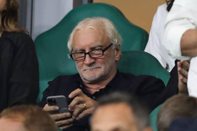 Rudi Völler (Deutschland) mit Handy - Freundschaftsspiel Deutschland vs. Japan in der VW Arena in Wolfsburg - Fußball,Mann,Männer,Deutschland,09.09.2023
