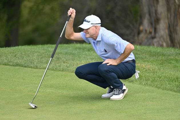 JENNINGS, MO - SEPTEMBER 09: Golfer Steve Flesch lines up his putt on the 2 green during the second round of the PGA, Golf Herren Tour Champions Ascension Charity Classic on September 09, 2023, at Norwood Hills Country Club in Jennings, Mo. (Photo by Keith Gillett Icon Sportswire) GOLF: SEP 09 PGA Tour Champions Ascension Charity Classic EDITORIAL USE ONLY Icon23090943