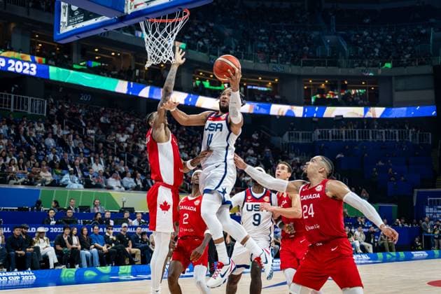 Sport Bilder des Tages Basketball Manila Pasay 10.09.2023 FIBA Basketball World Cup 2023 Weltmeisterschaft der Männer Spiel um Platz 3 Bronze Vereinigte Staaten von Amerika USA) - Kanada (CAN) JALEN BRUNSON (USA, No.11) Nickeil Alexander-Walker (Kanada, No.01) Dillon Brooks (Kanada, No.24)