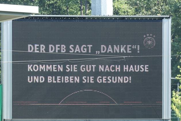 Sport Themen der Woche KW36 Sport Bilder des Tages Fussball, Nationalmannschaft Saison 2023 2024 Öffentliche Regenerations Trainingseinheit der Deutschen Nationalmannschaft nach den Länderspiel gegen Japan 10.09.2023, AOK Stadion Wolfsburg Der DFB sagt Danke auf der Anzeigetafel Wolfsburg AOK Stadion Niedersachsen Deutschland *** Sport, football, national team season 2023 2024 Public regeneration training session of the German national team after the international match against Japan 10 09 2023, AOK Stadium Wolfsburg The DFB says thank you on the scoreboard Wolfsburg AOK Stadium Lower Saxony Germany
