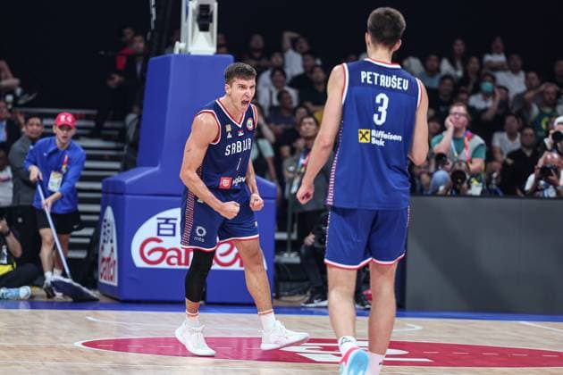 (230910) -- MANILA, Sept. 10, 2023 -- Bogdan Bogdanovic (L) of Serbia reacts during the final between Germany and Serbia at the 2023 FIBA World Cup in Manila, the Philippines, Sept. 10, 2023. ) (SP)PHILIPPINES-MANILA-BASKETBALL-FIBA WORLD CUP-FINAL-GER VS SRB WuxZhuang 