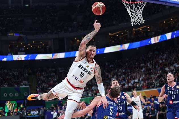 (230910) -- MANILA, Sept. 10, 2023 -- Daniel Theis (L) of Germany loses balance during the final between Germany and Serbia at the 2023 FIBA World Cup in Manila, the Philippines, Sept. 10, 2023. ) (SP)PHILIPPINES-MANILA-BASKETBALL-FIBA WORLD CUP-FINAL-GER VS SRB WuxZhuang 
