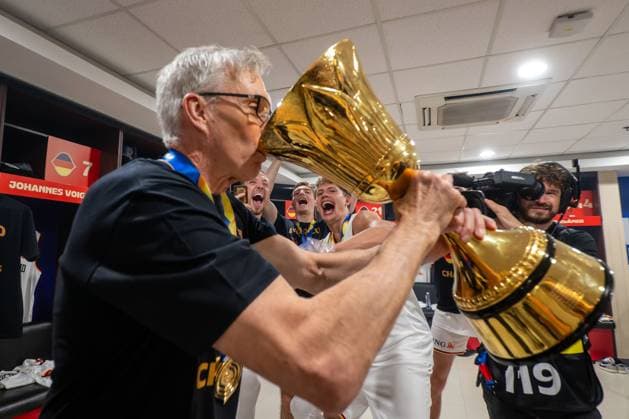 Basketball Manila Pasay 10.09.2023 FIBA Basketball World Cup 2023 Weltmeisterschaft der Männer Finale Deutschland (GER) - Serbien (SRB) Deutschland ist Weltmeister Kabine Jubel Gordon Herbert (Deutschland, Bundestrainer)