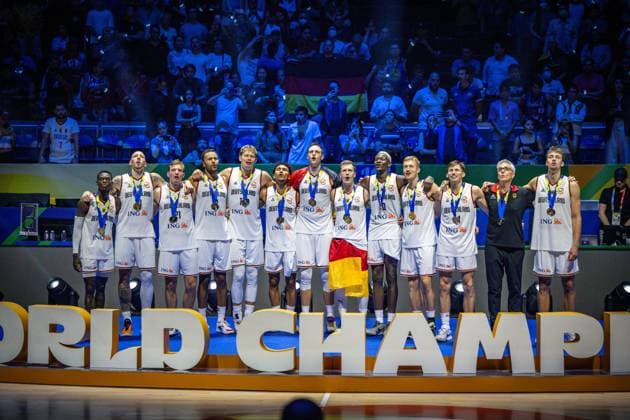 Basketball Manila Pasay 10.09.2023 FIBA Basketball World Cup 2023 Weltmeisterschaft der Männer Finale Deutschland (GER) - Serbien (SRB) Deutschland ist Weltmeister Jubel Siegerehrung