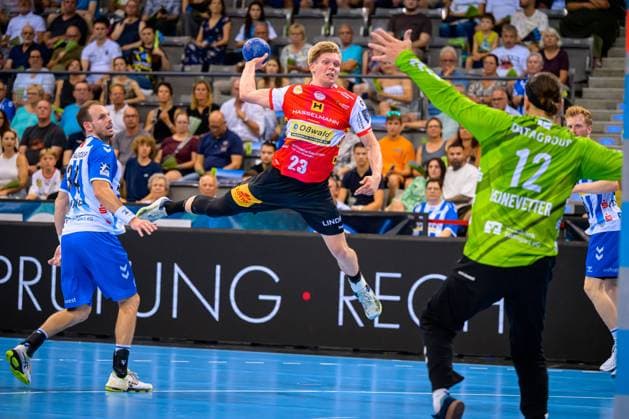 Stuttgart, 10. September 2023: HBL - 23 24 - TVB Stuttgart - ThSV Eisenach v.li. Kai Häfner Haefner (Stuttgart), Niclas Heitkamp (Eisenach), Torhueter Silvio Heinevetter (Stuttgart) Stuttgart Porsche Arena Baden-Württemberg Deutschland