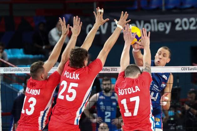 Bilder des Jahres 2023, Sport 09 September Sport Themen der Woche KW36 Sport Bilder des Tages Serbia s Aleksandar Atanasijevic spikes the ball during Eight Final - Serbia vs Czechia, CEV Eurovolley Men match in Bari, Italy, September 10 2023  Copyright: xNicolaxMastronardi IPAxSportx xix xx 0 IPA_IPA40206503