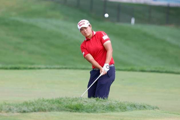 CINCINNATI, OH - SEPTEMBER 10: LPGA, Golf Damen player Peiyun Chien chips on the 5th hole during the final round of the Kroger Queen City Championship at the Kenwood Country Club in Cincinnati, Ohio. (Photo by Brian Spurlock Icon Sportswire) GOLF: SEP 10 LPGA Kroger Queen City Championship EDITORIAL USE ONLY Icon230910037