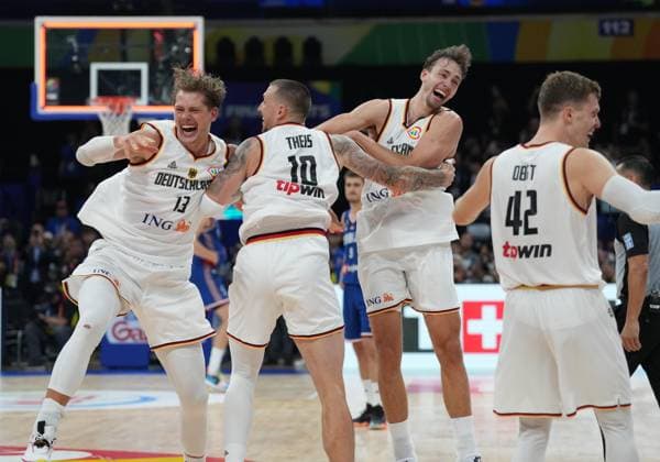 (230911) -- MANILA, Sept. 11, 2023 -- Players of Germany celebrate after winning the final between Germany and Serbia at the 2023 FIBA World Cup in Manila, the Philippines, Sept. 10, 2023. ) (SP)PHILIPPINES-MANILA-FIBA BASKETBALL WORLD CUP-FINAL-GER VS SRB MengxYongmin 