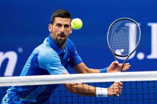 Sport Themen der Woche KW36 Sport Bilder des Tages (230911) -- NEW YORK, Sept. 11, 2023 -- Novak Djokovic of Serbia hits a return during the men s singles match against Daniil Medvedev of Russia at the 2023 US Open tennis championships in New York, the United States, on Sept. 10, 2023. ) (SP)US-NEW YORK-TENNIS-US OPEN LiuxJie 