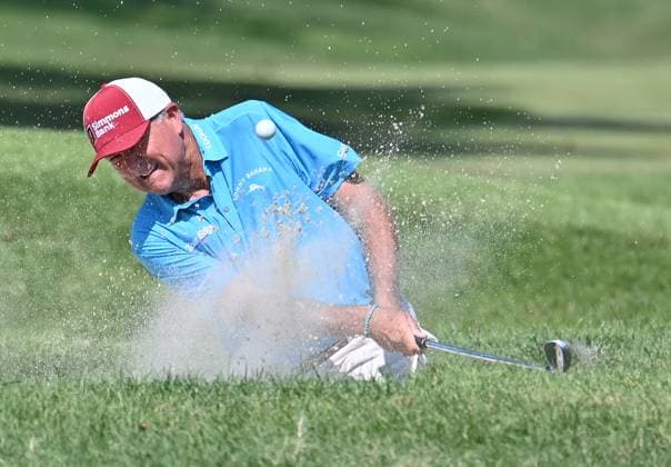 JENNINGS, MO - SEPTEMBER 10: Golfer Ken Duke hits out of a bunker just outside the 2 green during the final round of the PGA, Golf Herren Tour Champions Ascension Charity Classic on September 10, 2023, at Norwood Hills Country Club in Jennings, Mo. (Photo by Keith Gillett Icon Sportswire) GOLF: SEP 10 PGA Tour Champions Ascension Charity Classic EDITORIAL USE ONLY Icon230901047